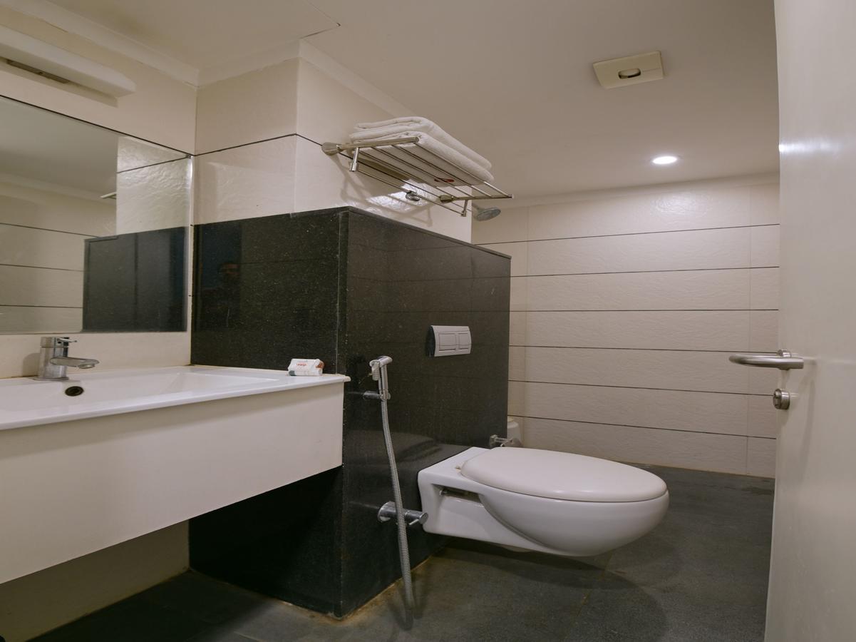 Oyo 963 Hotel Rumaya Удджайн Экстерьер фото