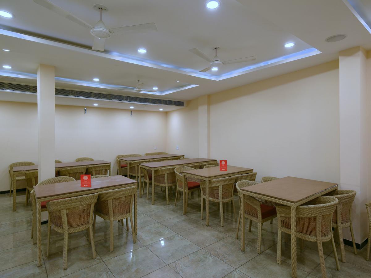 Oyo 963 Hotel Rumaya Удджайн Экстерьер фото