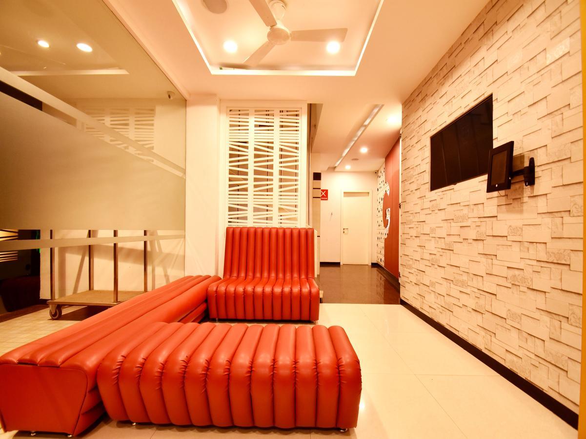 Oyo 963 Hotel Rumaya Удджайн Экстерьер фото
