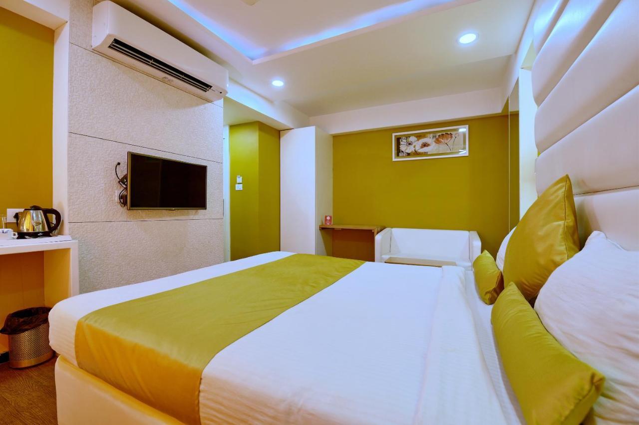 Oyo 963 Hotel Rumaya Удджайн Экстерьер фото